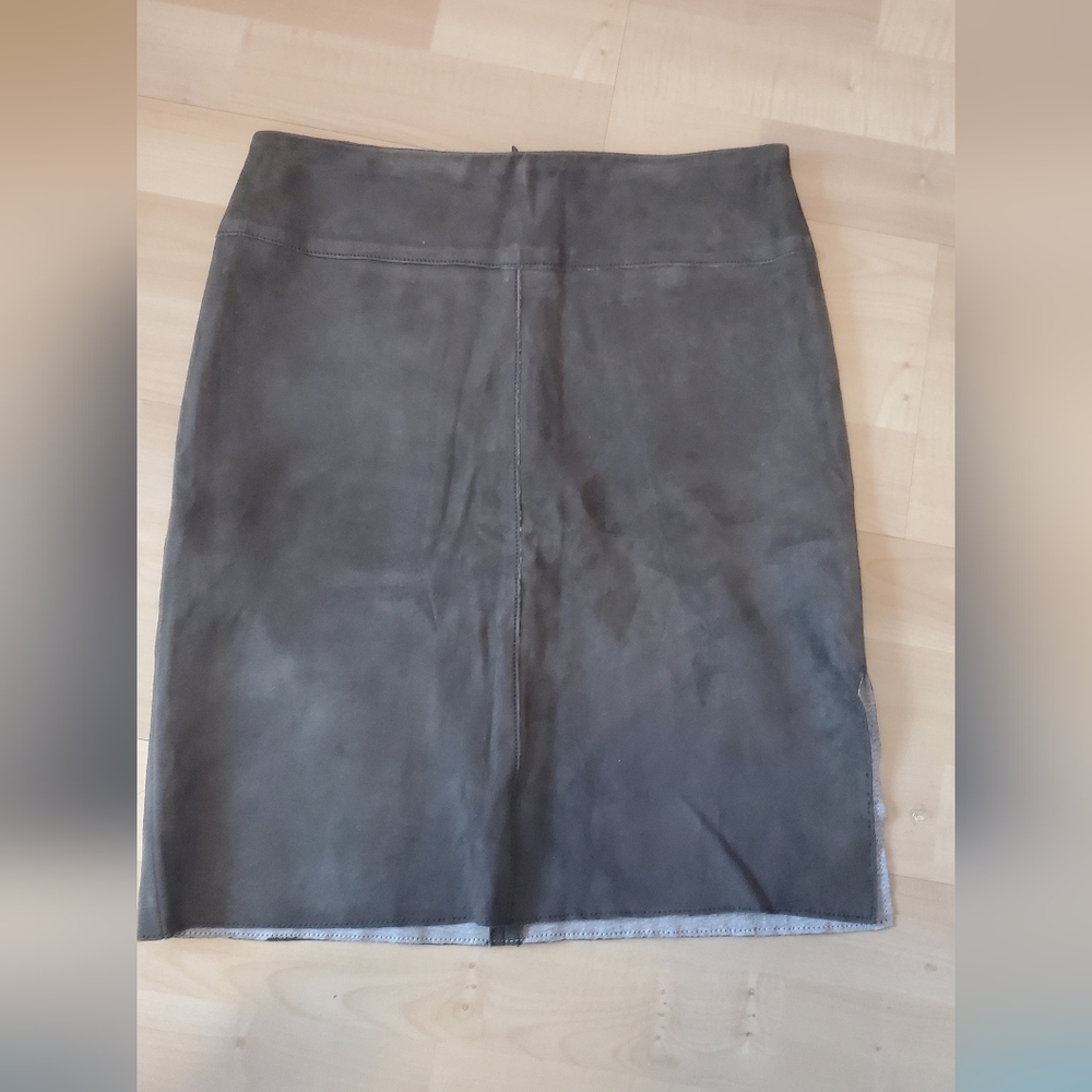 NWT Danier olive-grey suede leather pencil skirt with side slit, size 2